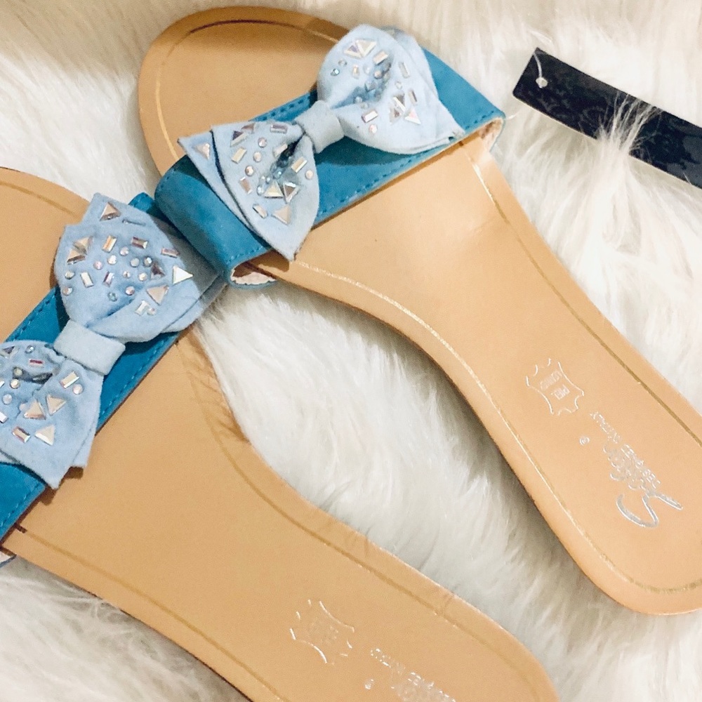 Sweet Black Bow Detailed Slides. 🌺